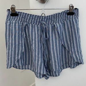 AMERICAN EAGLE BLUE & WHITE STRIPED SHORTS